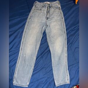 Hollister Light Blue Curvy Ultra High-Rise Mom Jeans 000R 23R